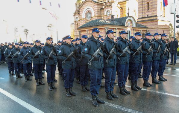 Pripadnici policijskih snaga RS u centru Banjaluke tokom defilea - Sputnik Srbija