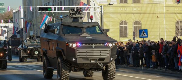 Оклопна возила на улицама Бањалуке на Дану републике - Sputnik Србија