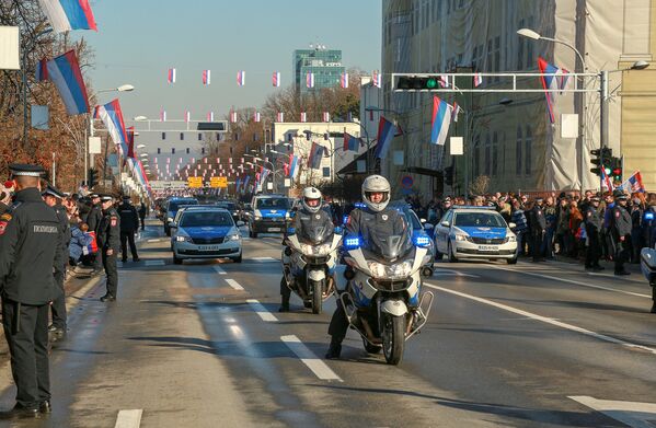 Policijska vozila na ulicama Banjaluke na Danu Republike - Sputnik Srbija