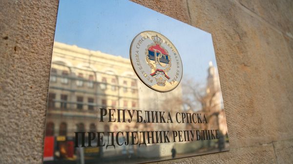 Tabla na zgradi predsednika RS - Sputnik Srbija