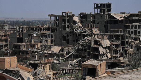 Uništene zgrade u sirijskom gradu Dejr el Zor - Sputnik Srbija