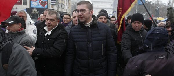 Христијан Мицкоски на протесту у Приштини - Sputnik Србија