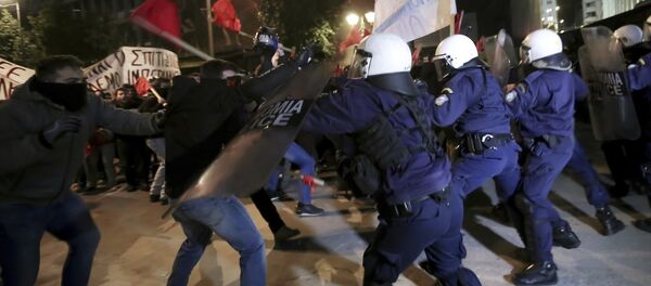 Сукоби демонстраната и полиције у Атини - Sputnik Србија