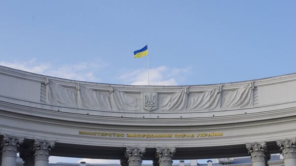 Zastava na zgradi Ministarstva spoljnih poslova Ukrajine u Kijevu - Sputnik Srbija