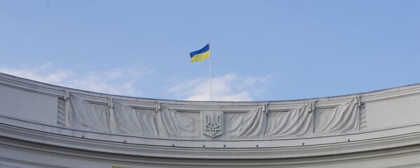 Застава на згради Министарства спољних послова Украјине у Кијеву - Sputnik Србија