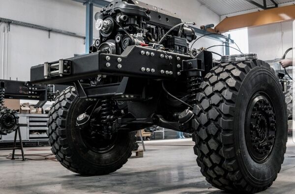Vozilo „Despot“ ima pogon na sva četiri točka, nezavisno vešanje i opremu poslednje generacije - Sputnik Srbija