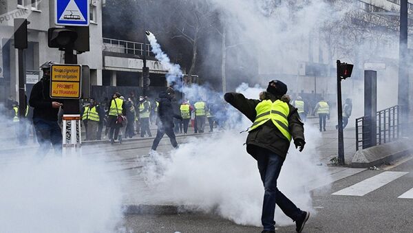 Protesti Žutih prsluka u Francuskoj - Sputnik Srbija