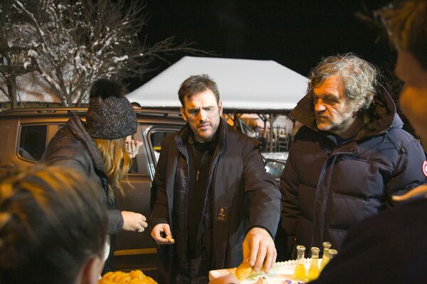 Tradicionalni srpski doček: Met Dilon i Emir Kusturica - Sputnik Srbija