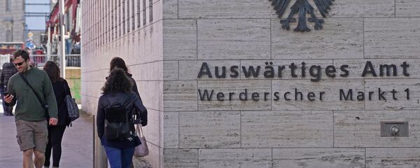 Пролазници поред зграде Министарства спољних послова Немачке у Берлину Пролазници поред зграде Министарства спољних послова Немачке у Берлину - Sputnik Србија