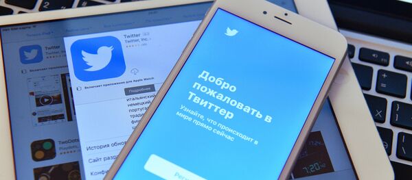 Ako koristite besplatan vaj-faj hakeri lako mogu da zavire u vaš telefon... - Sputnik Srbija