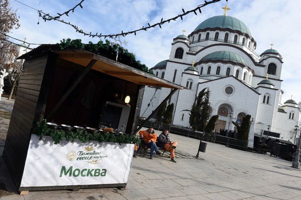 Плато испред Храма Светог Саве уређен је уочи доласка руског председника - Sputnik Србија