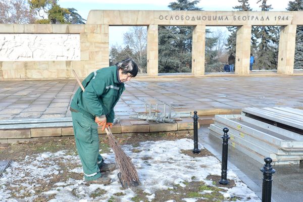 Последње припреме на Гробљу ослободилаца Београда - Sputnik Србија
