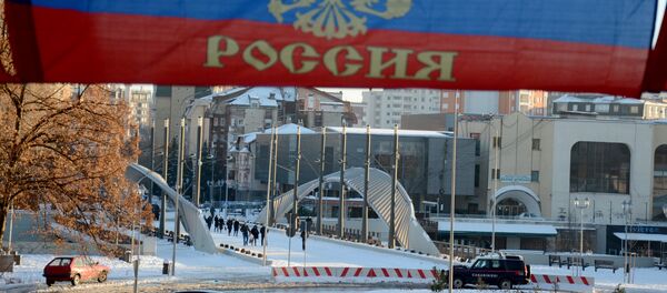 Ruska zastava u Kosovskoj Mitrovici - Sputnik Srbija