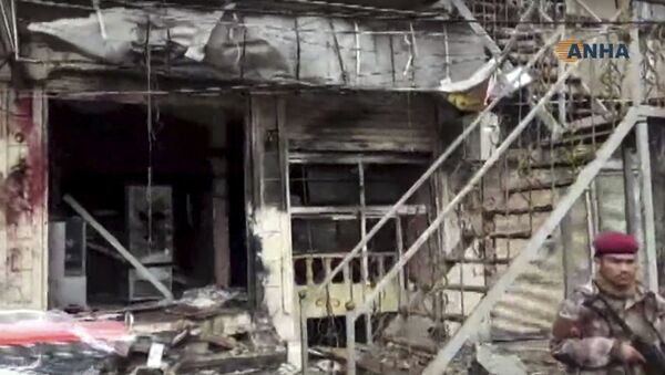 Oštećeni restoran pored koga se dogodila eksplozija u sirijskom Manbidžu - Sputnik Srbija