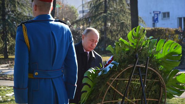 Руски председник Владимир Путин на Гробљу ослободиоцима Београда - Sputnik Србија