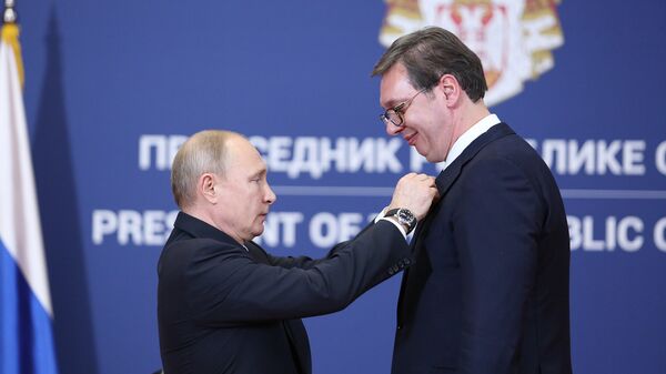 Ruski predsednik Vladimir Putin predaje Orden Aleksandra Nevskog predsedniku Srbije Aleksandru Vučiću - Sputnik Srbija