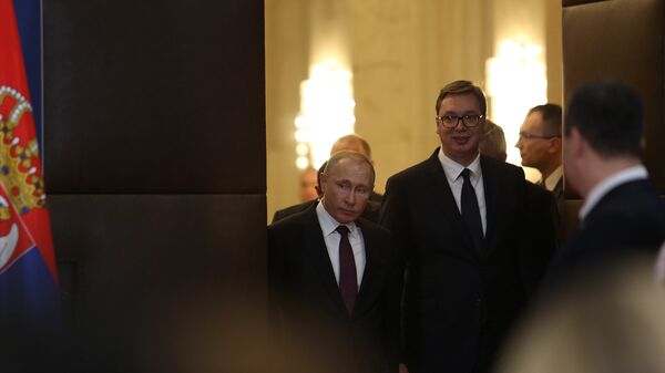 Ruski i srpski predsednik, Vladimir Putin i Aleksandar Vučić, stižu na konferenciju za medije u Beogradu - Sputnik Srbija