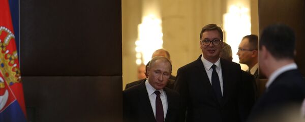 Ruski i srpski predsednik, Vladimir Putin i Aleksandar Vučić, stižu na konferenciju za medije u Beogradu - Sputnik Srbija