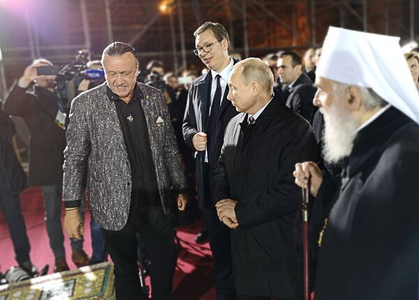Predsednici Rusije i Srbije, Vladimir Putin i Aleksandar Vučić, Njegova svetost patrijarh srpski Irinej i umetnik Nikolaj Muhin u Hramu Svetog Save Predsednici Rusije i Srbije, Vladimir Putin i Aleksandar Vučić, Njegova svetost patrijarh srpski Irinej i umetnik Nikolaj Muhin u Hramu Svetog Save - Sputnik Srbija