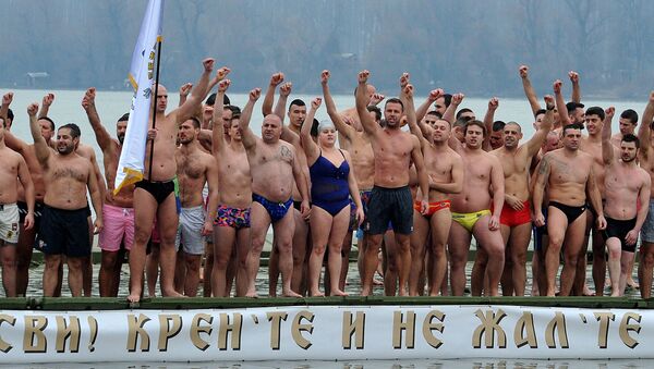 Plivanje za časni krst u Beogradu - Sputnik Srbija