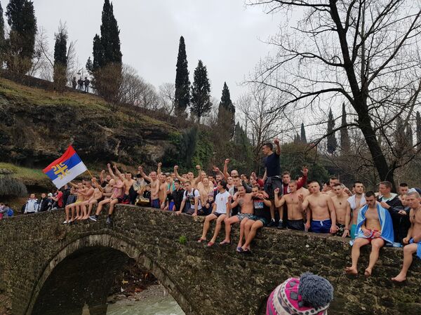 Veliki hrišćanski praznik Bogojavljenje obilježeno je danas širom gradova Crne Gore  - Sputnik Srbija