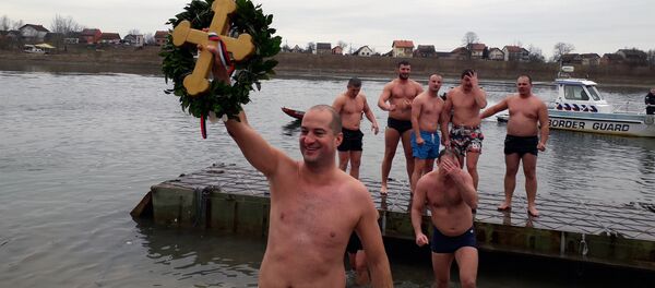 Пливање за часни крст у РС - Sputnik Србија