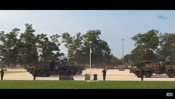 Руски тенкови и оклопна возила на војној паради у Лаосу (видео) - Sputnik Србија