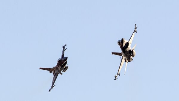 Авиони израелских ваздухопловних снага Ф-16 Фалкон на аеро-митингу у пустињи Негев - Sputnik Србија