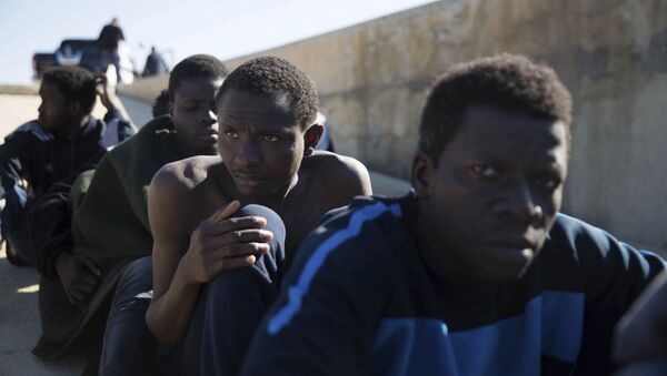 Мигранти спасени недалеко од обале Либије - Sputnik Србија