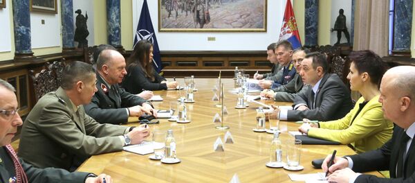 Министар одбране Александар Вулин са генералним директором Међународног војног штаба НАТО-а генерал-потпуковником Јаном Бруксом. - Sputnik Србија