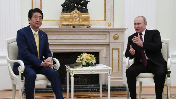 Премијер Јапана Шинзо Абе и председник РФ Владимир Путин у Москви - Sputnik Србија