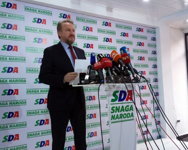 Сарајево тера Српску да на незаконит начин ставља ван снаге незаконите одлуке Сарајево тера Српску да на незаконит начин ставља ван снаге незаконите одлуке - Sputnik Србија