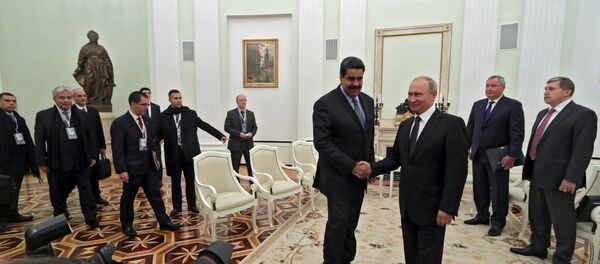 Председници Венецуеле и Русије Николас Мадуро и Владимир Путин на састанку у Москви - Sputnik Србија