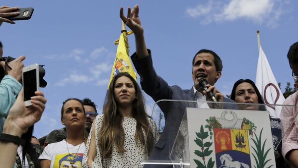 Самопроглашени привремени председник Венецуеле Хуан Гваидо обраћа се присталицама у Каракасу - Sputnik Србија