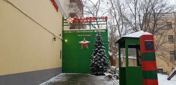 У центру Москве, на дубини од 65 метара испод земље, скривен је Стаљинов противнуклеарни бункер. У центру Москве, на дубини од 65 метара испод земље, скривен је Стаљинов противнуклеарни бункер. - Sputnik Србија