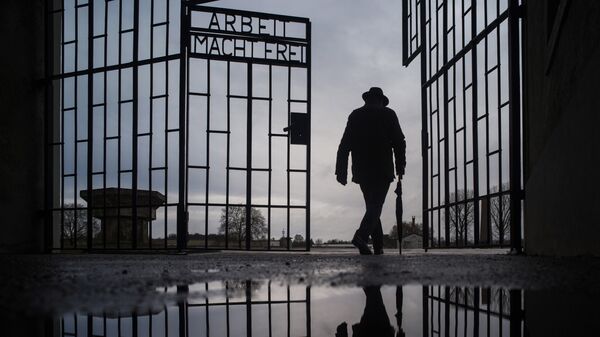 Капија нацистичког логора Аушвиц на Дан сећања на Холокауст - Sputnik Србија