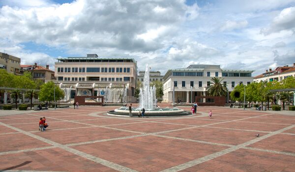 Crnogorska vlada dijeli stanove šakom i kapom, ali samo lojalnima Crnogorska vlada dijeli stanove šakom i kapom, ali samo lojalnima - Sputnik Srbija