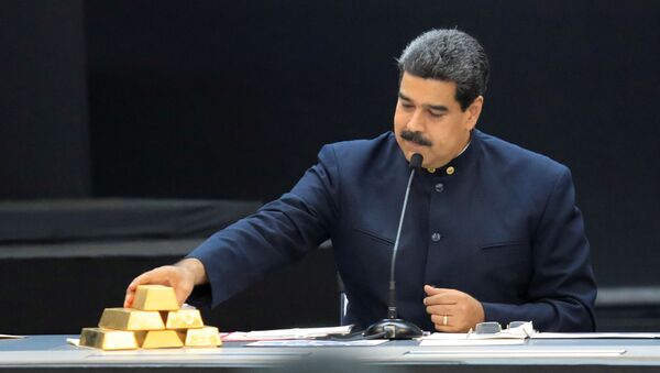Nikolas Maduro sa zlatnim polugama - Sputnik Srbija