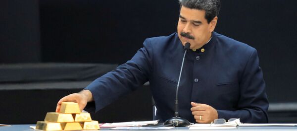 Николас Мадуро са златним полугама - Sputnik Србија
