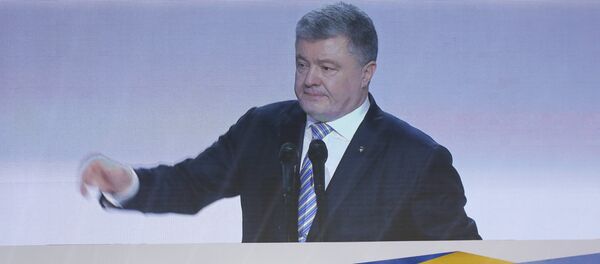 Predsednik Ukrajine Petro Porošenko obraća se pristalicama na mitingu u Kijevu Predsednik Ukrajine Petro Porošenko obraća se pristalicama na mitingu u Kijevu - Sputnik Srbija