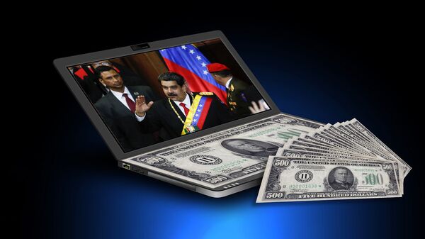 Pedsednik Venecuele Nikolas Maduro na ekranu laptopa - Sputnik Srbija
