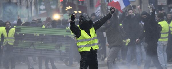 Протести жутих прслука у Паризу - Sputnik Србија