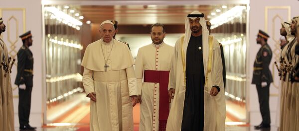 Papa Franja i prestolonaslednik Abu Dabija šeik Muhamed bin Zajed el Nahjan Papa Franja i prestolonaslednik Abu Dabija šeik Muhamed bin Zajed el Nahjan - Sputnik Srbija