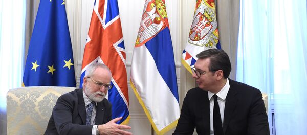 Амбасадор Велике Британије Денис Киф и Александар Вучић. - Sputnik Србија