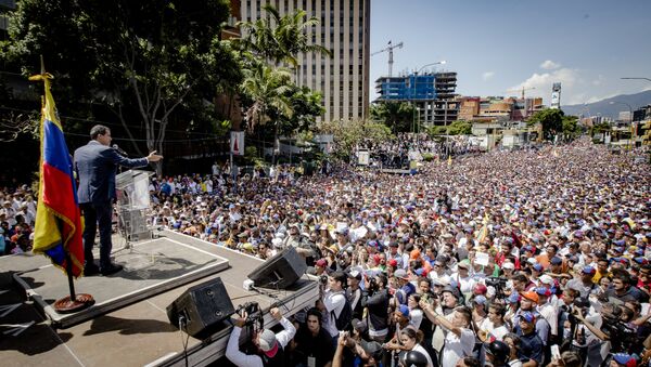 Председник Народне скупштине и самопроглашени привремени председник Венецуеле Хуан Гваидо на митингу у Каракасу - Sputnik Србија