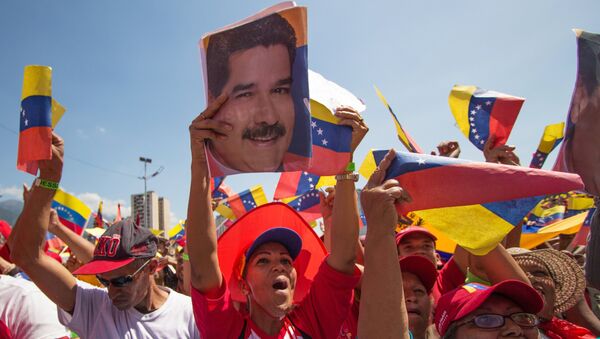 Pristalice predsednika Venecuele Nikolasa Madura na mitingu podrške u Karakasu - Sputnik Srbija
