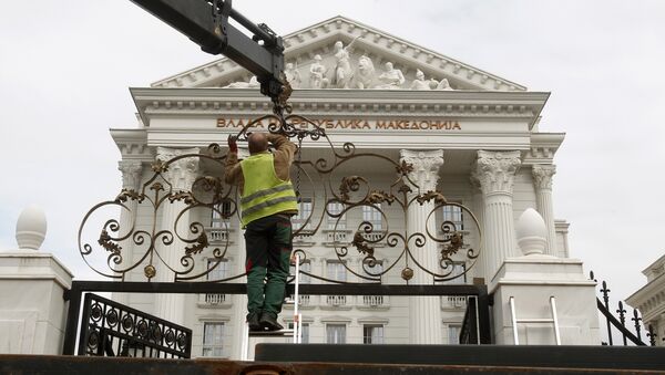Уклањање ограде испред зграде Владе Македоније у Скопљу - Sputnik Србија