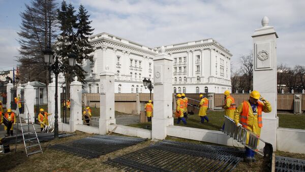 Uklanjanje ograde ispred zgrade Vlade Makedonije u Skoplju - Sputnik Srbija
