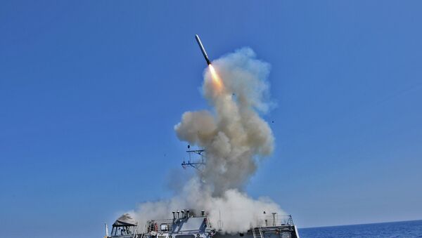 Лансирање крстареће ракете томахавк са америчког разарача Бери - Sputnik Србија
