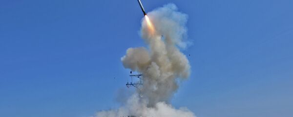 Лансирање крстареће ракете томахавк са америчког разарача Бери - Sputnik Србија